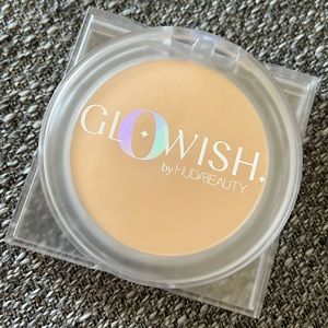 Hudabeauty Glowish luminous pressed powder 01 Fair